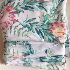 Floral Tablecloth polyester NWOT 67 1/2” round